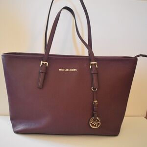NWT Michael Kors Plum Jet Set Travel Zip Multi Function Saffiano Leather Tote
